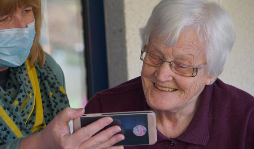 Best Phones to Accommodate Senior Users Needs