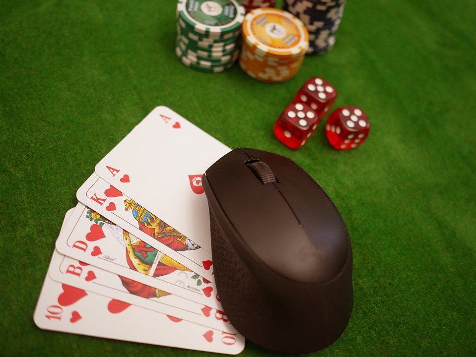 The Benefits of Online Poker Apps Over Casino Poker Rooms